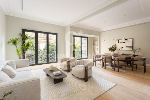 Apartment à vendre à Barcelona, Espagne, 5 chambres, 224 m2 No. 178561 - photo 4