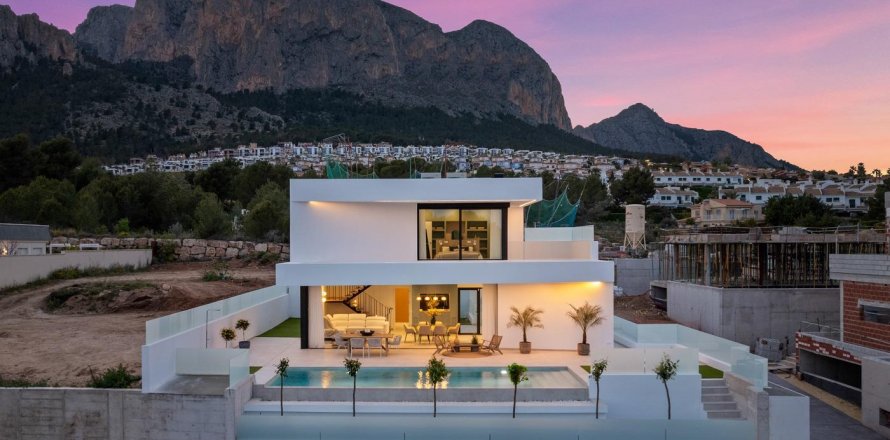 Villa i Polop, Alicante, Spanien 3 sovrum, 306 kvm. Nr. 147807