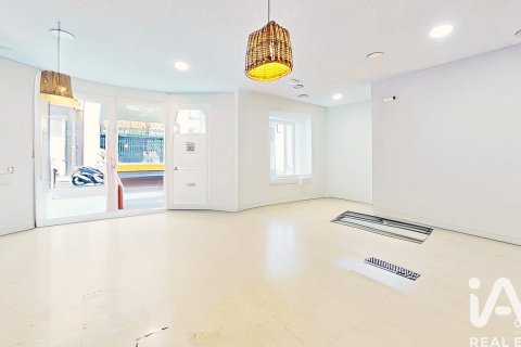 Propiedad comercial en Alicante, España 68 m2 No. 188479
