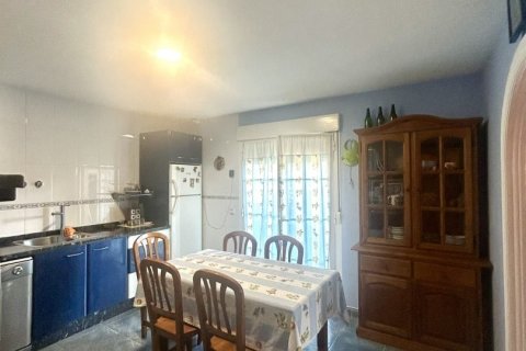 House for rent in Valverde de la Virgen, Leon, Spain 4 bedrooms, 388 sq.m. No. 188478 - photo 9