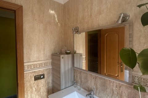 House for rent in Valverde de la Virgen, Leon, Spain 4 bedrooms, 388 sq.m. No. 188478 - photo 25