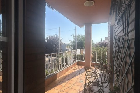 House for rent in Valverde de la Virgen, Leon, Spain 4 bedrooms, 388 sq.m. No. 188478 - photo 17