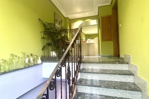House for rent in Valverde de la Virgen, Leon, Spain 4 bedrooms, 388 sq.m. No. 188478 - photo 5