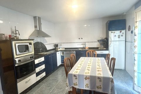 House for rent in Valverde de la Virgen, Leon, Spain 4 bedrooms, 388 sq.m. No. 188478 - photo 8