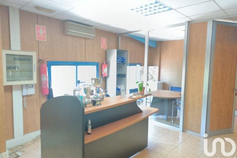Продажа коммерческой недвижимости в Санта-Эулалия де Ронкана, Барселона, Испания 684м2 №188476 - фото 4