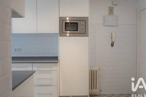 Apartamento en alquiler en Madrid, España 4 dormitorios, 111 m2 No. 188477 - foto 16