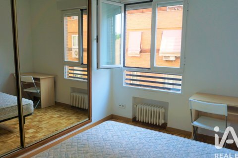 Apartamento en alquiler en Madrid, España 4 dormitorios, 111 m2 No. 188477 - foto 25
