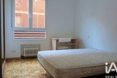 Apartamento en alquiler en Madrid, España 4 dormitorios, 111 m2 No. 188477 - foto 24