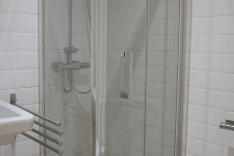 Apartamento en alquiler en Madrid, España 4 dormitorios, 111 m2 No. 188477 - foto 20