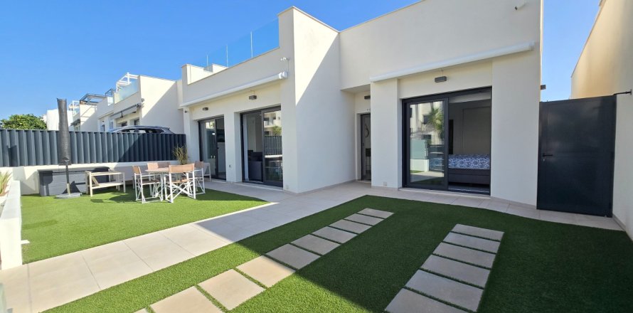Villa Pilar de la Horadada, Alicante, Espagne 3 chambres, 90 m2 No. 139301