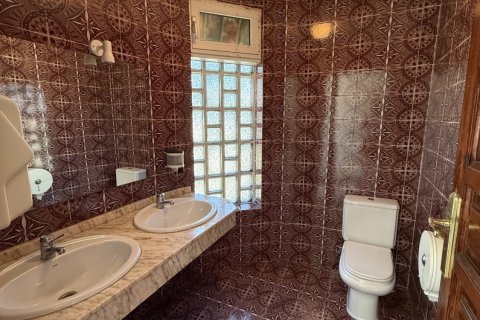 House for sale in Garrafe de Torio, Leon, Spain 3 bedrooms, 354 sq.m. No. 187998 - photo 13