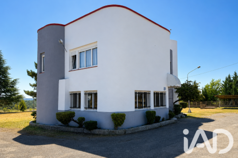 House for sale in Garrafe de Torio, Leon, Spain 3 bedrooms, 354 sq.m. No. 187998 - photo 3