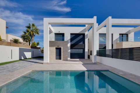 Сasa en venta en Torrevieja, Alicante, España 4 dormitorios, 238.02 m2 No. 175774 - foto 2