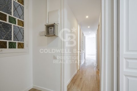 Huoneisto myytävänä Barcelona, Espanja, 3 makuuhuonetta, 82 m2 No. 157571 - kuva 22