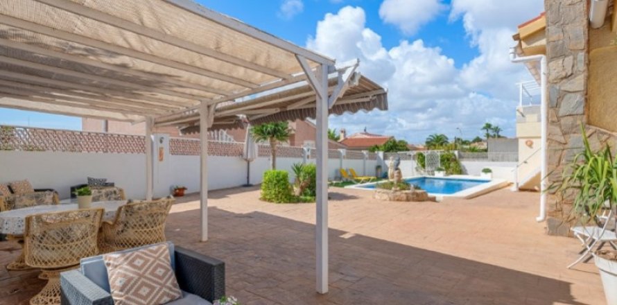 Villa en Rojales, Alicante, España 7 dormitorios, 204 m2 No. 149798