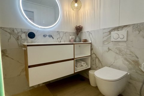 Townhouse for sale in Alicante, Spain 3 bedrooms, 170 sq.m. No. 149793 - photo 24