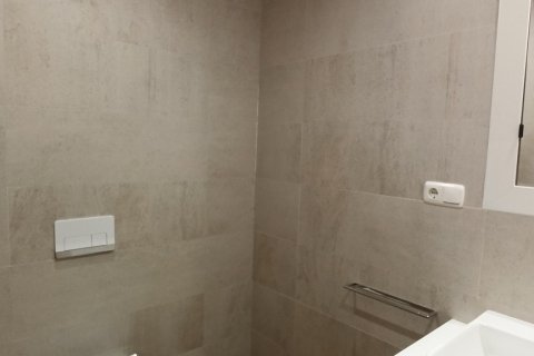 Apartment for rent in Madrid, Spain 3 bedrooms, 160 sq.m. No. 168555 - photo 16