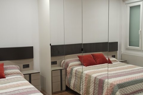 Apartment in Madrid, Spain 3 bedrooms, 160 sq.m. No. 168555