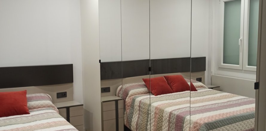 Apartment in Madrid, Spain 3 bedrooms, 160 sq.m. No. 168555