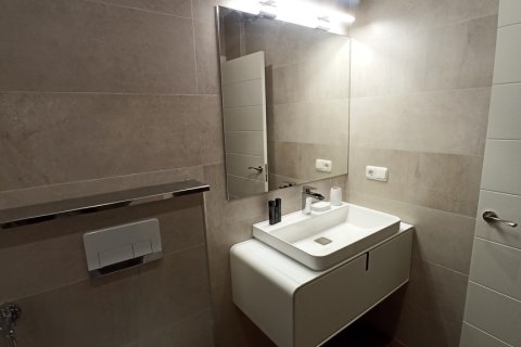 Apartment for rent in Madrid, Spain 3 bedrooms, 160 sq.m. No. 168555 - photo 9