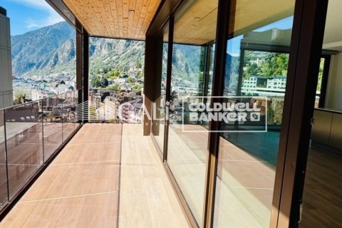 Apartment for rent in Principado De Andorra (Ninguna Poblacion Tiene C.P.), Lleida, Spain 3 bedrooms, 155 sq.m. No. 160477 - photo 16