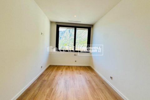 Apartment for rent in Principado De Andorra (Ninguna Poblacion Tiene C.P.), Lleida, Spain 3 bedrooms, 155 sq.m. No. 160477 - photo 7