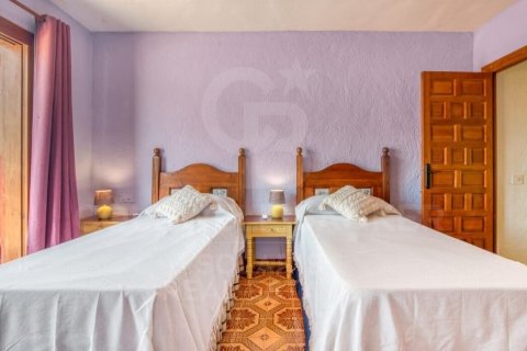 Villa for rent in Javea, Alicante, Spain 4 bedrooms, 235 sq.m. No. 160478 - photo 14