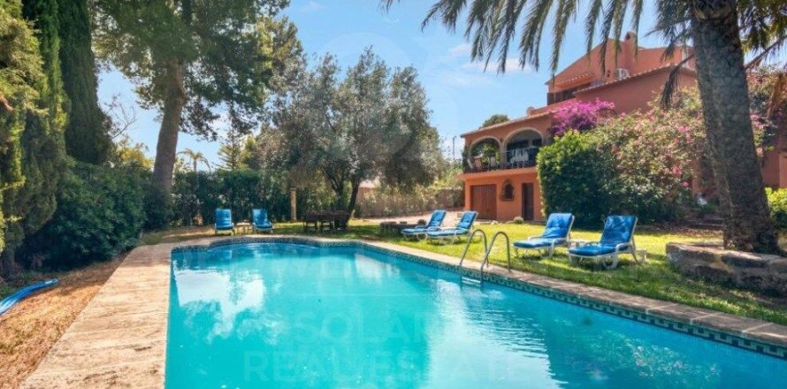 Villa in Javea, Alicante, Spain 4 bedrooms, 235 sq.m. No. 160478