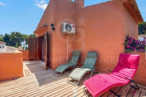 Villa for rent in Javea, Alicante, Spain 4 bedrooms, 235 sq.m. No. 160478 - photo 21