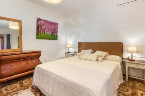 Villa for rent in Javea, Alicante, Spain 4 bedrooms, 235 sq.m. No. 160478 - photo 12