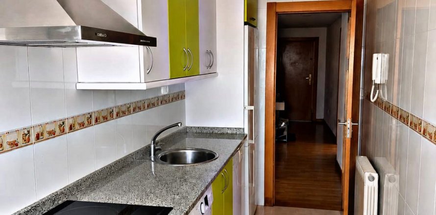 Apartment in Villaquilambre, Leon, Spain 2 bedrooms, 75 sq.m. No. 184777