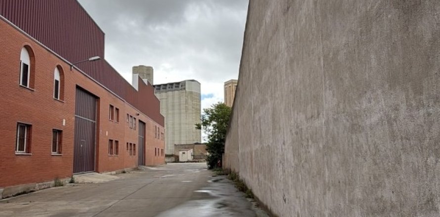 Propiedad comercial en Medina del Campo, Valladolid, España 1520 m2 No. 184780