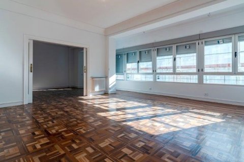 Аренда квартиры в Мадрид, Испания 4 спальни, 260м2 №149718 - фото 4