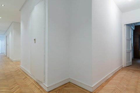 Аренда квартиры в Мадрид, Испания 4 спальни, 260м2 №149718 - фото 26