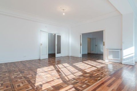Аренда квартиры в Мадрид, Испания 4 спальни, 260м2 №149718 - фото 5