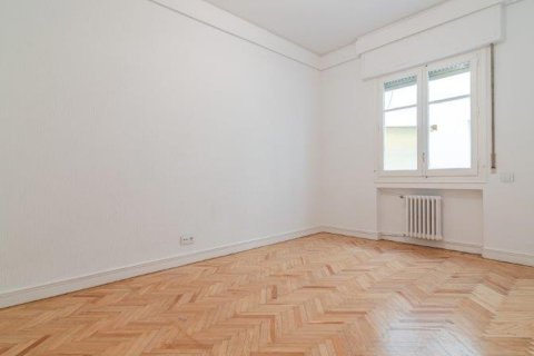 Аренда квартиры в Мадрид, Испания 4 спальни, 260м2 №149718 - фото 15