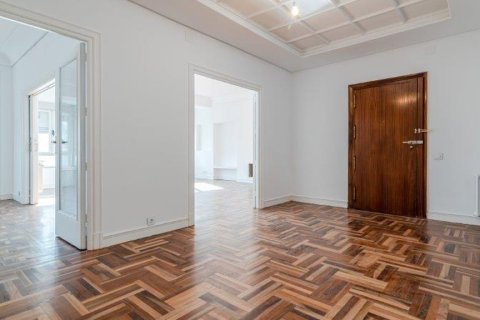 Аренда квартиры в Мадрид, Испания 4 спальни, 260м2 №149718 - фото 7