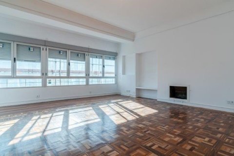 Аренда квартиры в Мадрид, Испания 4 спальни, 260м2 №149718 - фото 2