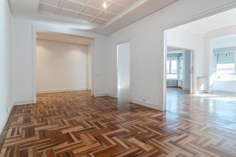 Аренда квартиры в Мадрид, Испания 4 спальни, 260м2 №149718 - фото 8