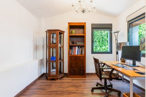 Villa en venta en Majadahonda, Madrid, España 4 dormitorios, 429 m2 No. 149719 - foto 4