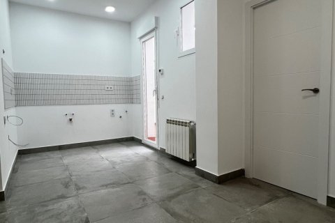 Apartment for sale in Madrid, Spain 2 bedrooms, 51 sq.m. No. 181686 - photo 1