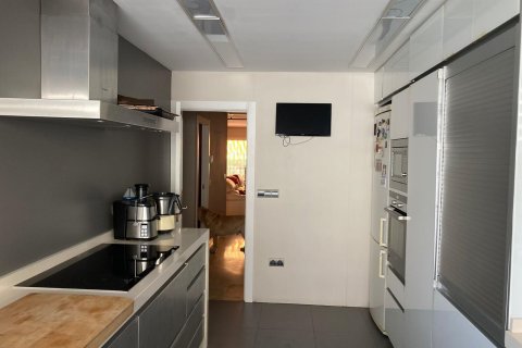 Apartment for sale in Alicante, Spain 5 bedrooms, 293 sq.m. No. 181683 - photo 3