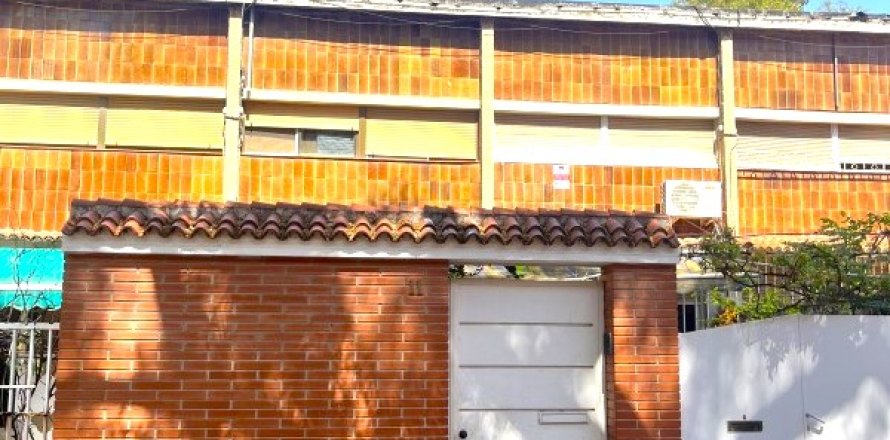 House in Barcelona, Spain 2 bedrooms, 67 sq.m. No. 167110