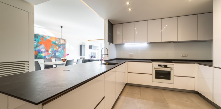 Apartamento Madrid, España 3 dormitorios, 220 m2 No. 107192