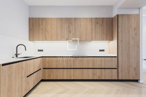 Apartament w Barcelona, Hiszpania 3 sypialnie, 131 mkw. nr 150986 – zdjęcie 8