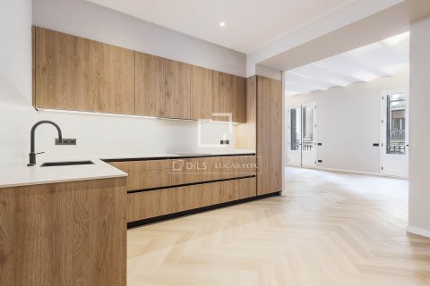 Apartament w Barcelona, Hiszpania 3 sypialnie, 131 mkw. nr 150986 – zdjęcie 3