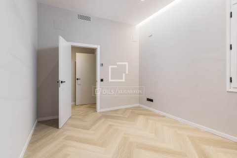 Apartament w Barcelona, Hiszpania 3 sypialnie, 131 mkw. nr 150986 – zdjęcie 17