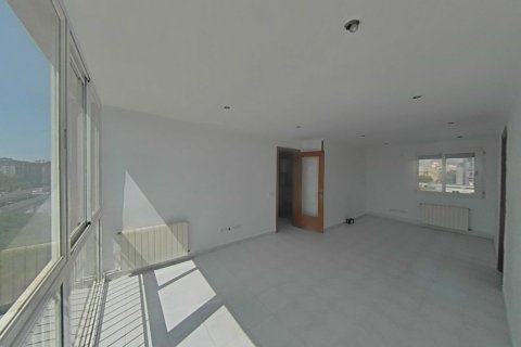 Apartment for sale in Barcelona, Spain 3 bedrooms, 81 sq.m. No. 167095 - photo 3