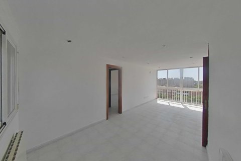 Apartment for sale in Barcelona, Spain 3 bedrooms, 81 sq.m. No. 167095 - photo 2