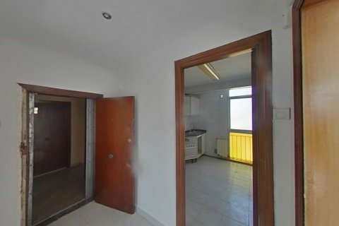 Apartment for sale in Barcelona, Spain 3 bedrooms, 81 sq.m. No. 167095 - photo 11
